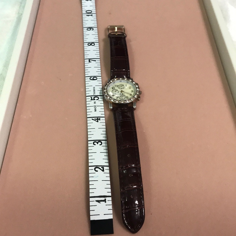 Quartz Watch - Picture 2 of 8